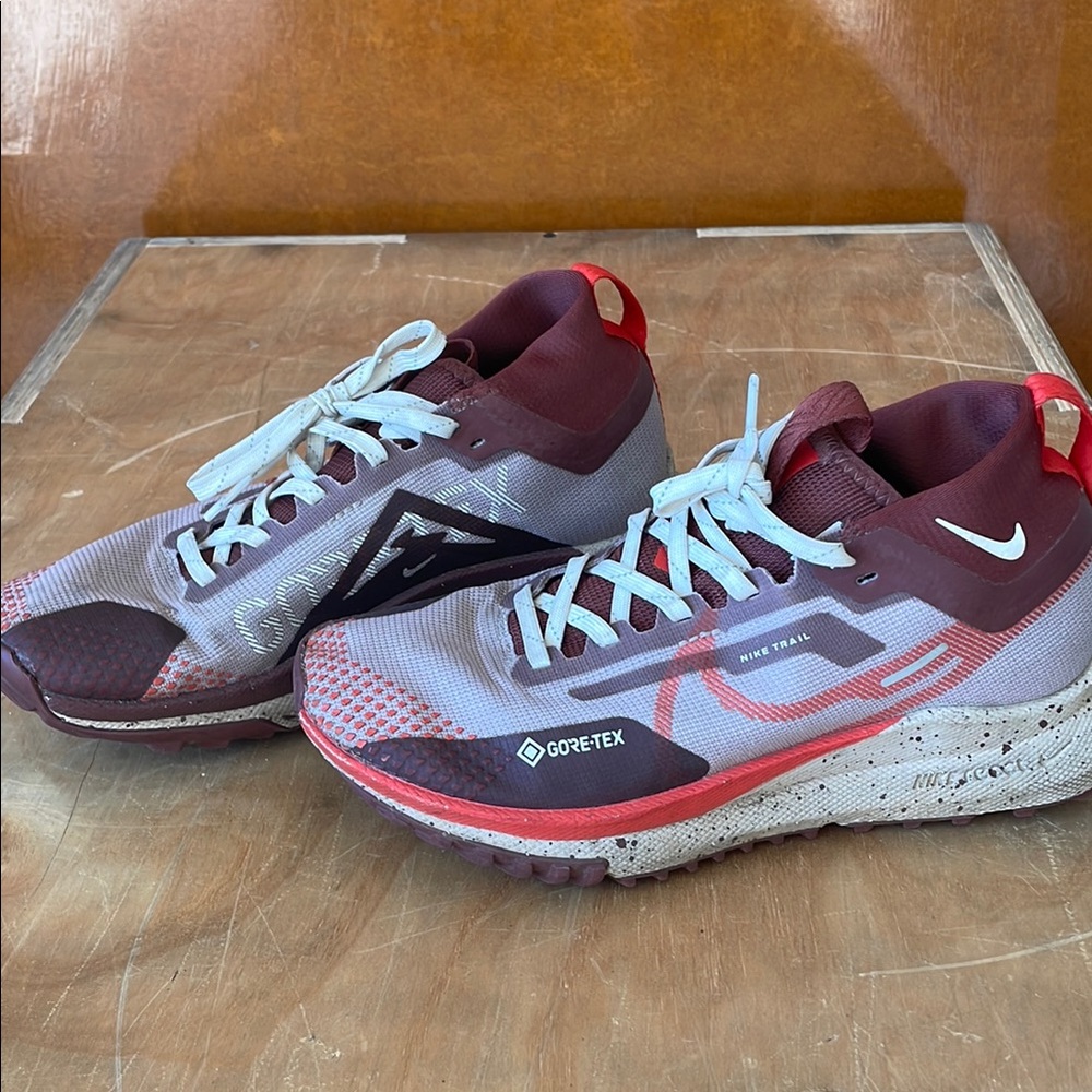 Nike Gore-tex trail running Athletic Shoes with size 6 womens